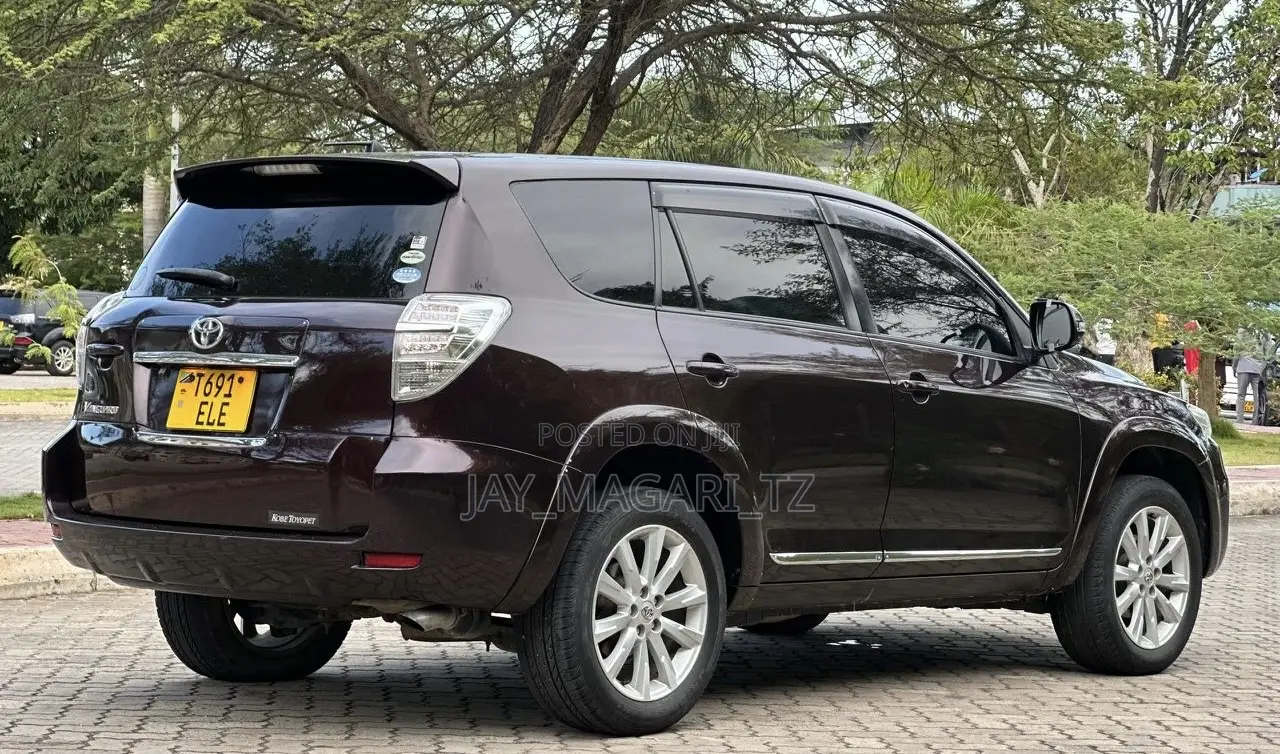 Toyota Vanguard 2011 Black
