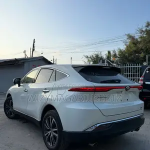 Toyota Harrier 2.0 2021 White
