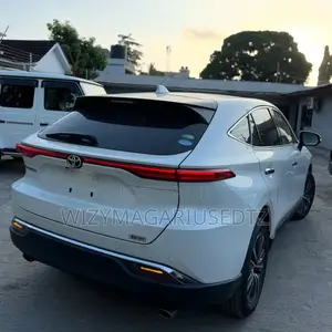 Toyota Harrier 2.0 2021 White