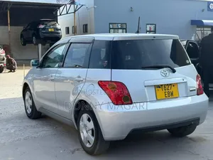 Toyota IST 2004 Silver