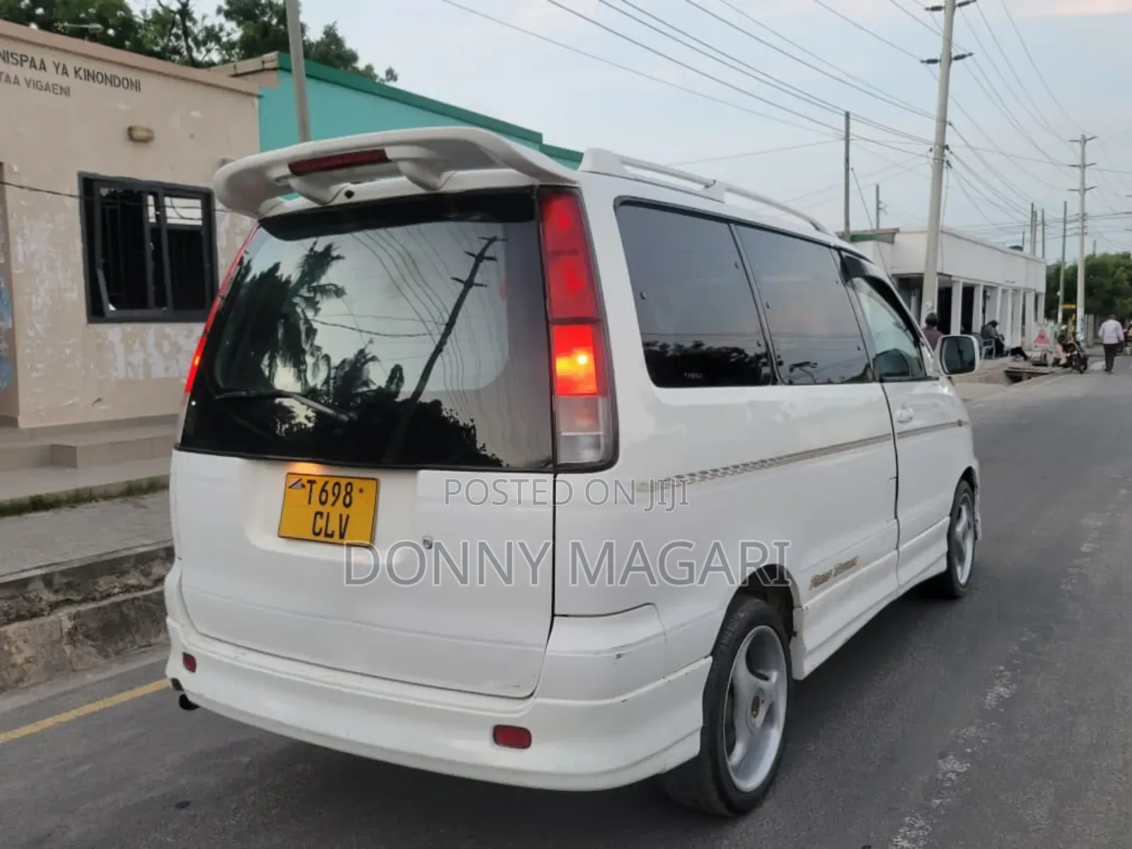 Toyota Noah 2.0 AWD (8 Seater) 2001 White