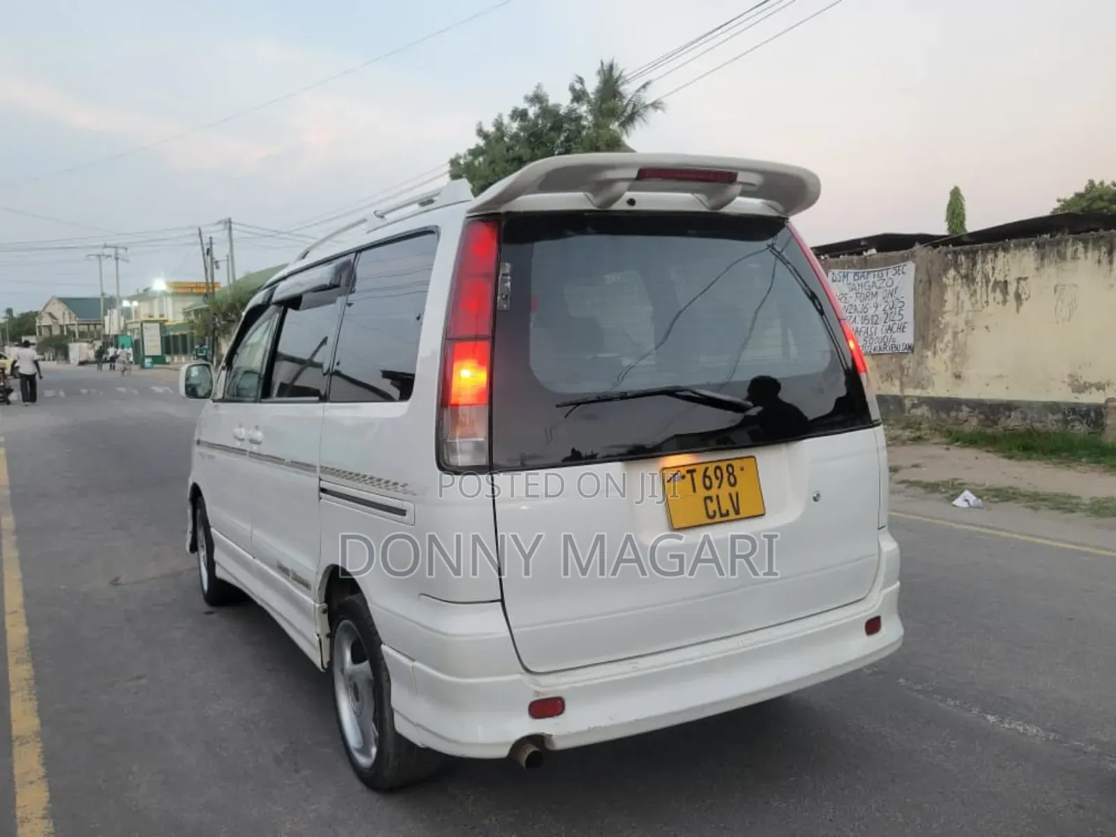 Toyota Noah 2.0 AWD (8 Seater) 2001 White