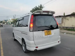 Toyota Noah 2.0 AWD (8 Seater) 2001 White