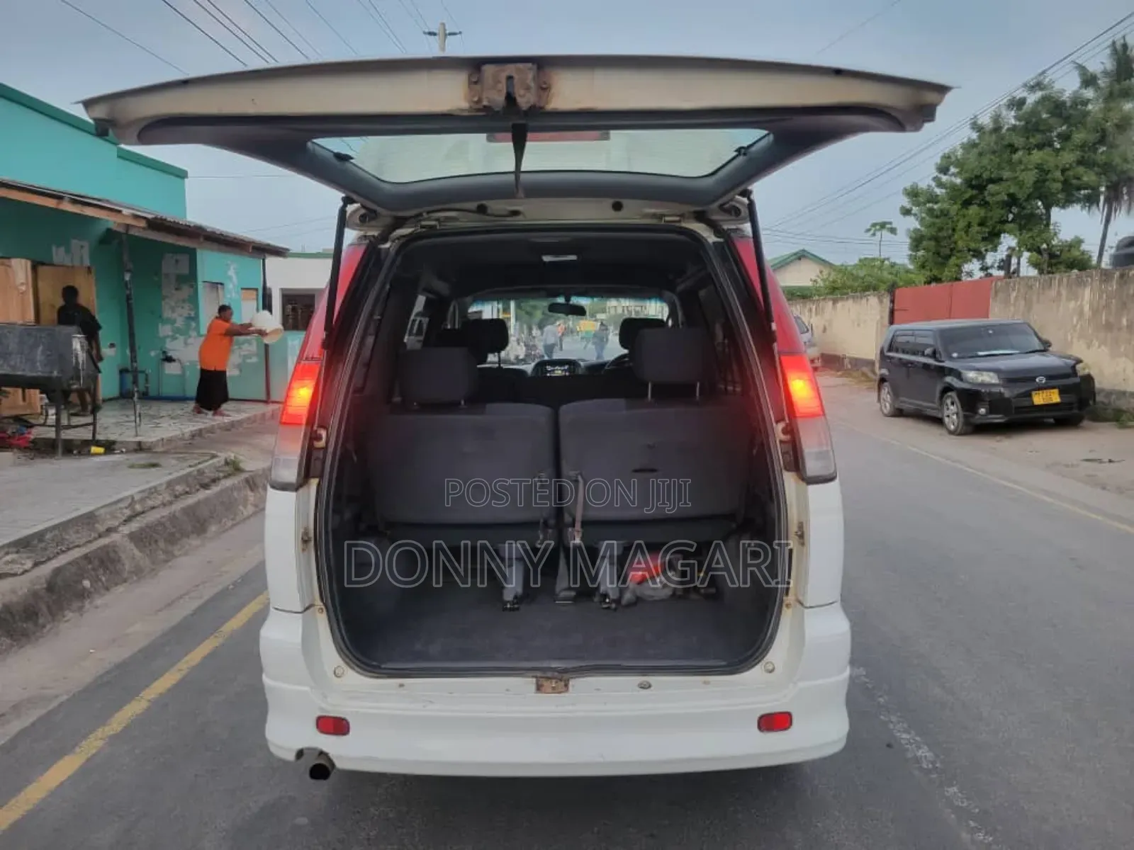 Toyota Noah 2.0 AWD (8 Seater) 2001 White