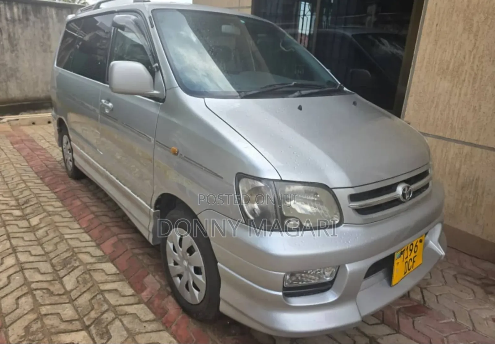 Toyota Noah 2.0 AWD (8 Seater) 2003 Silver