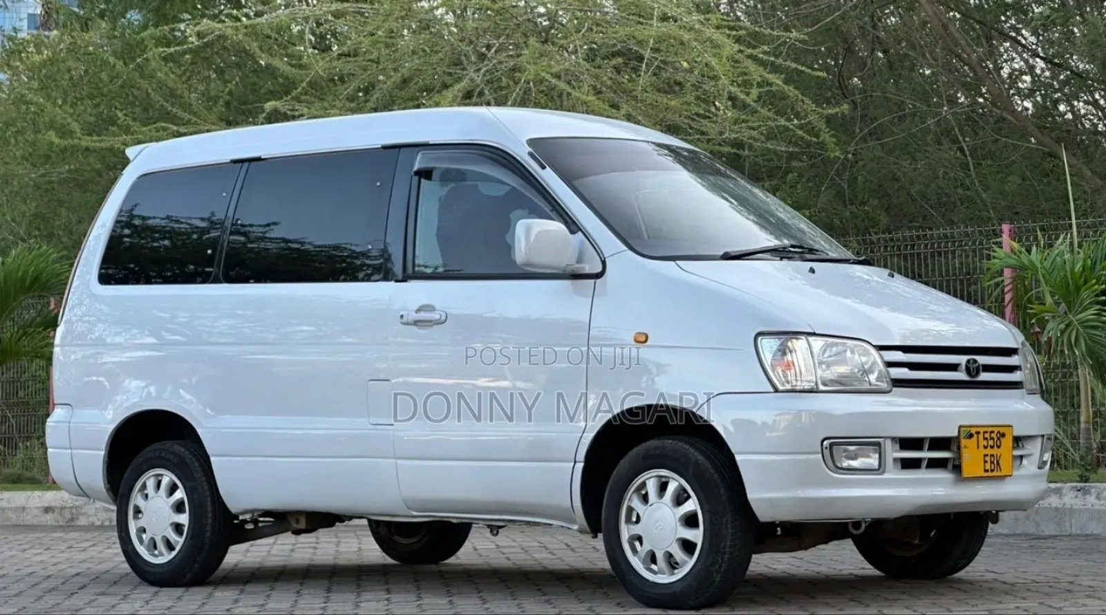 Toyota Noah 2.0 FWD (8 Seater) 2003 Silver