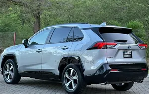 Toyota RAV4 Plug-In Hybrid 2025 Silver