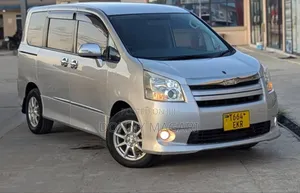 Toyota Noah 2.0 143hp AWD (8 Seater) 2008 Silver