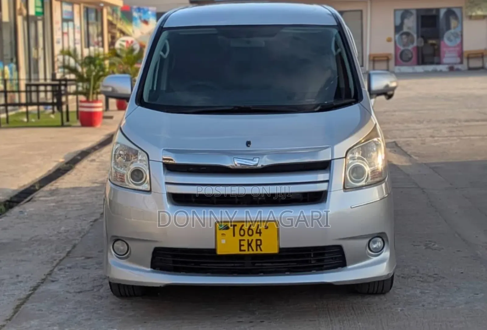 Toyota Noah 2.0 143hp AWD (8 Seater) 2008 Silver