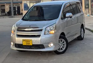 Toyota Noah 2.0 143hp AWD (8 Seater) 2008 Silver