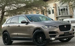 Jaguar F-Pace 2017 Gold