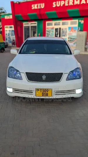 Toyota Crown Royale 2005 White