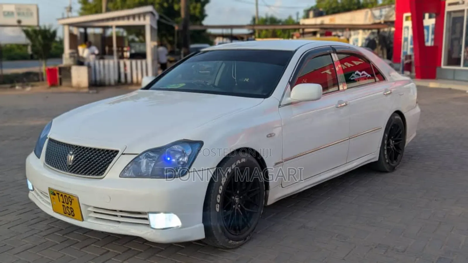 Toyota Crown Royale 2005 White