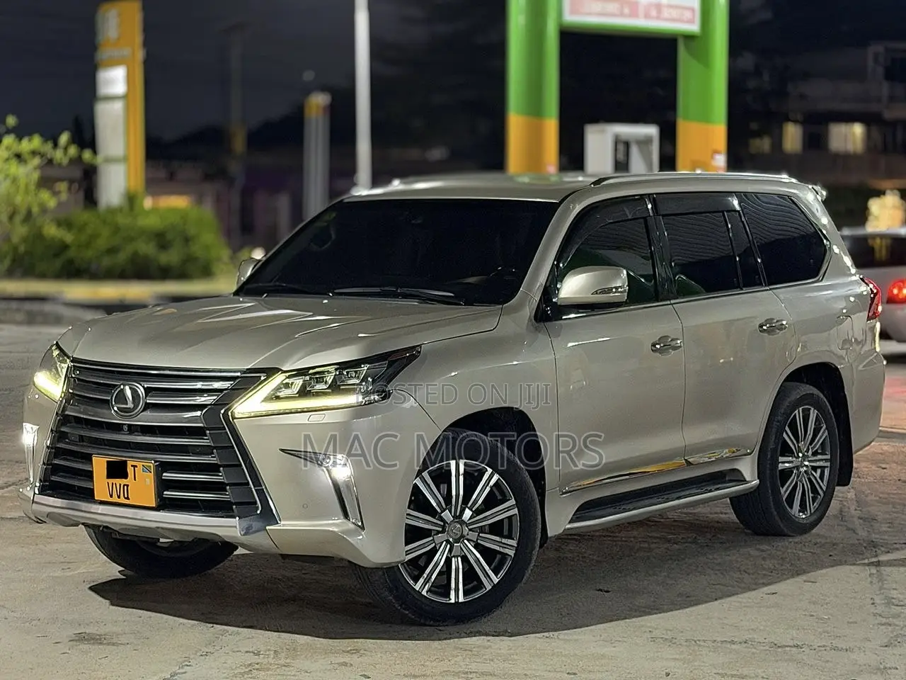 Lexus LX 570 AWD 2016 Gold