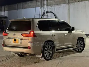 Lexus LX 570 AWD 2016 Gold