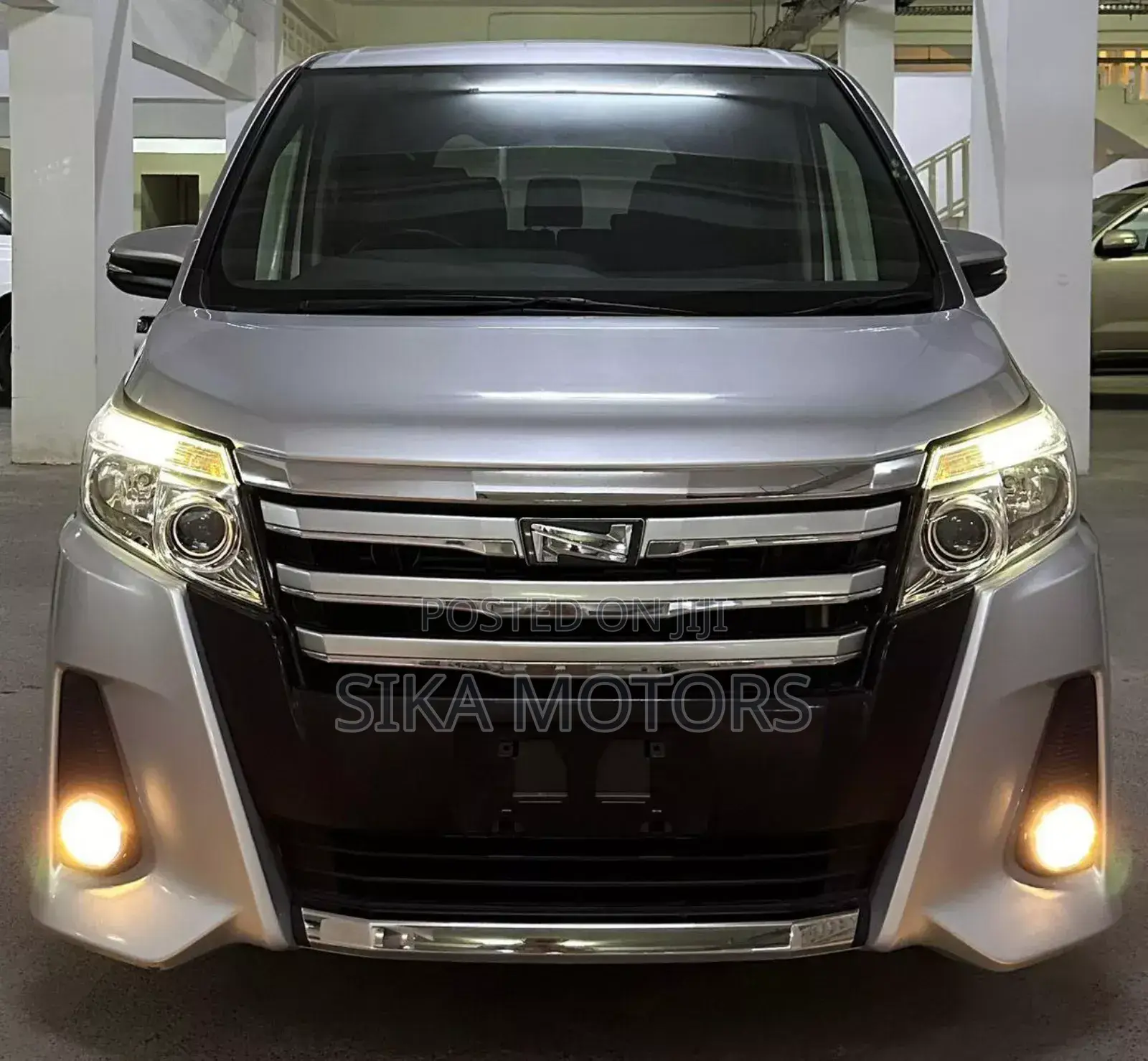 Toyota Noah 2014 Silver
