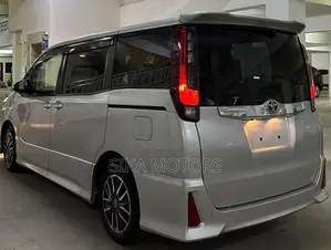 Toyota Noah 2014 Silver