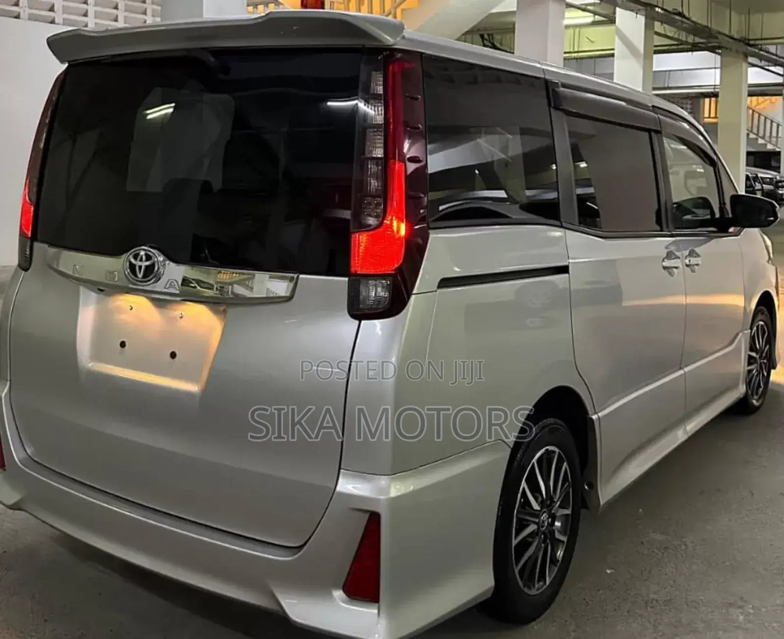 Toyota Noah 2014 Silver