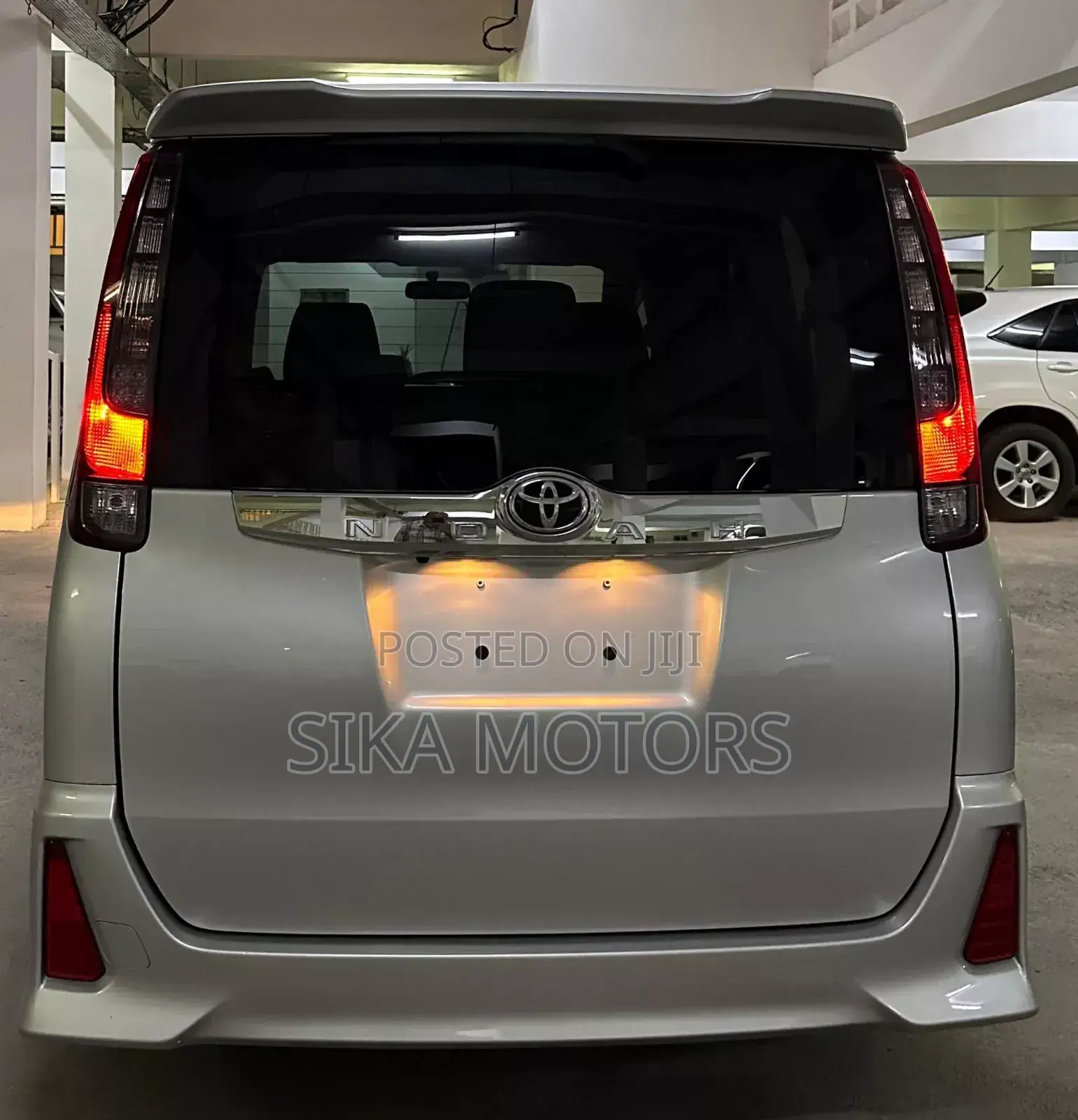 Toyota Noah 2014 Silver