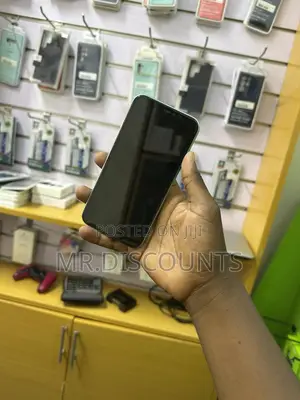 New Apple iPhone 11 64 GB Green