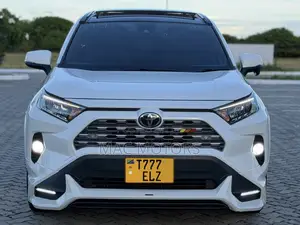 Toyota RAV4 2021 White