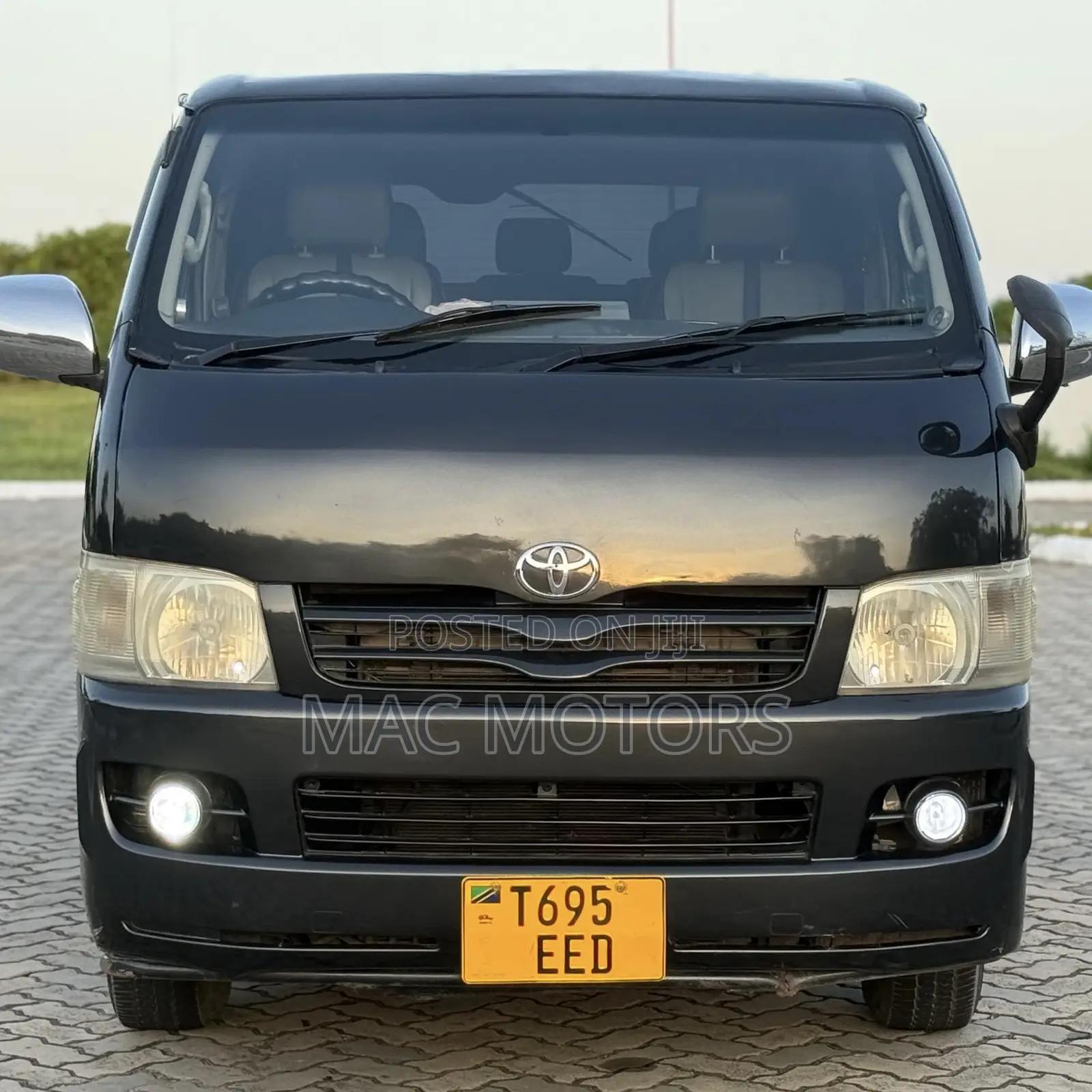 Toyota HiAce 2005 Black