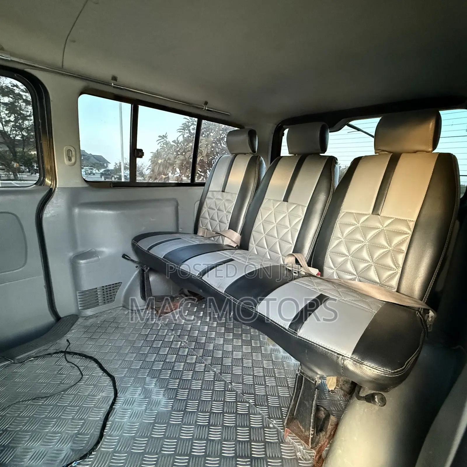 Toyota HiAce 2005 Black