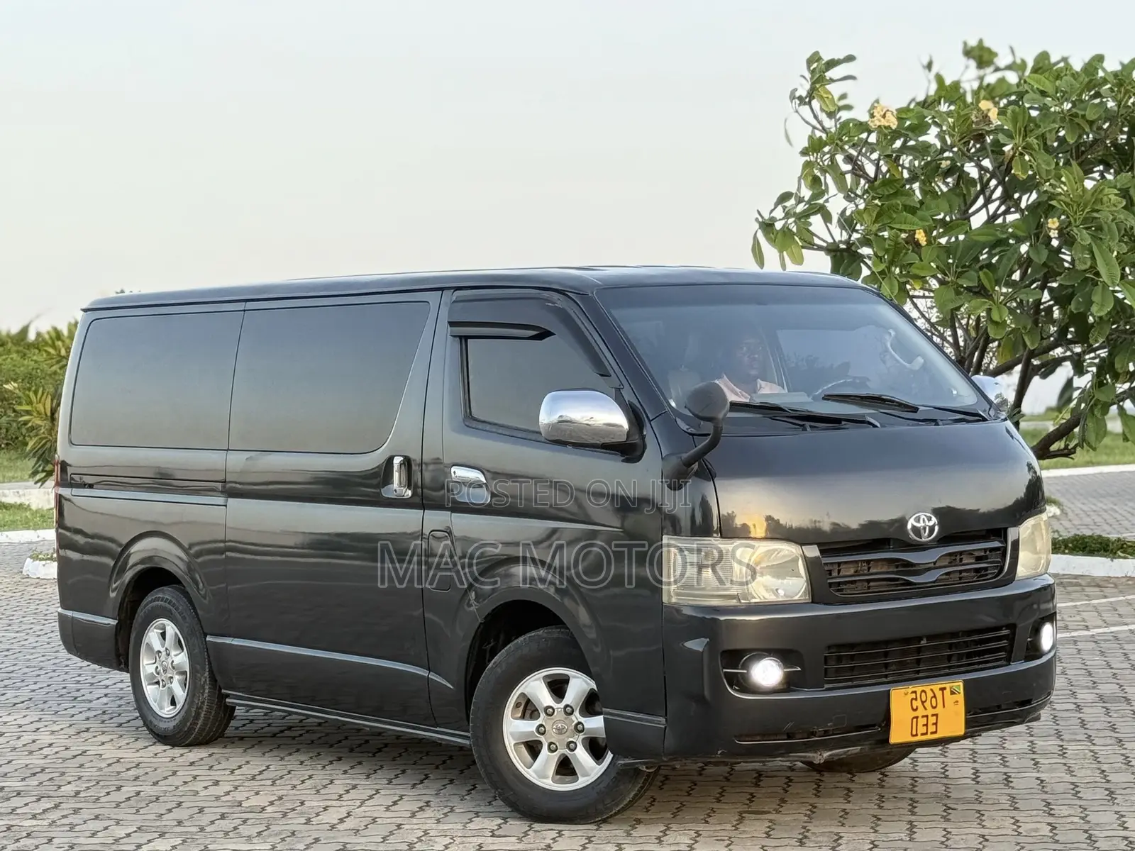 Toyota HiAce 2005 Black