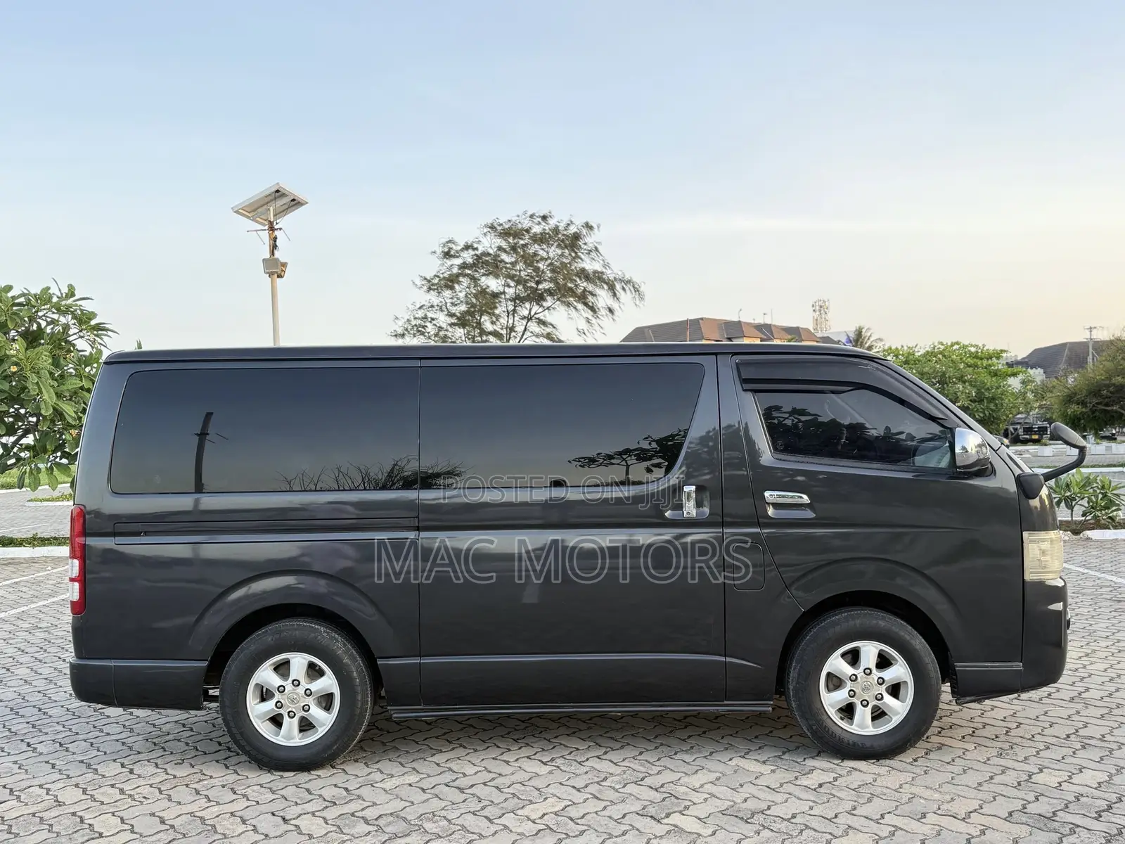 Toyota HiAce 2005 Black