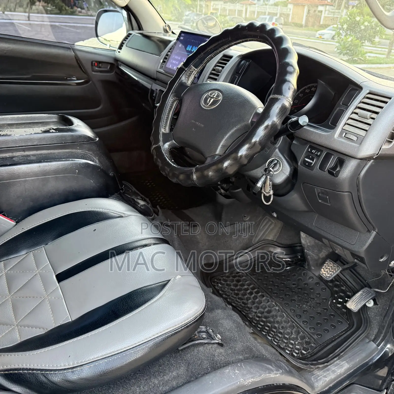 Toyota HiAce 2005 Black