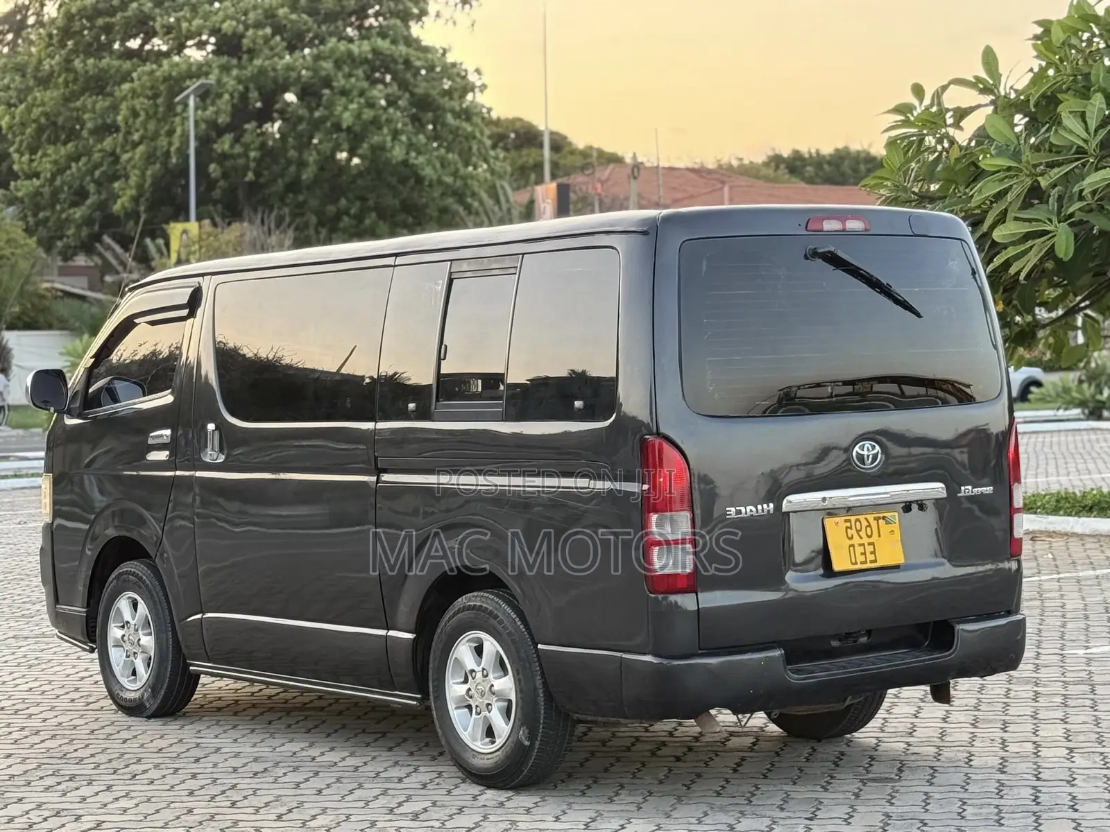 Toyota HiAce 2005 Black