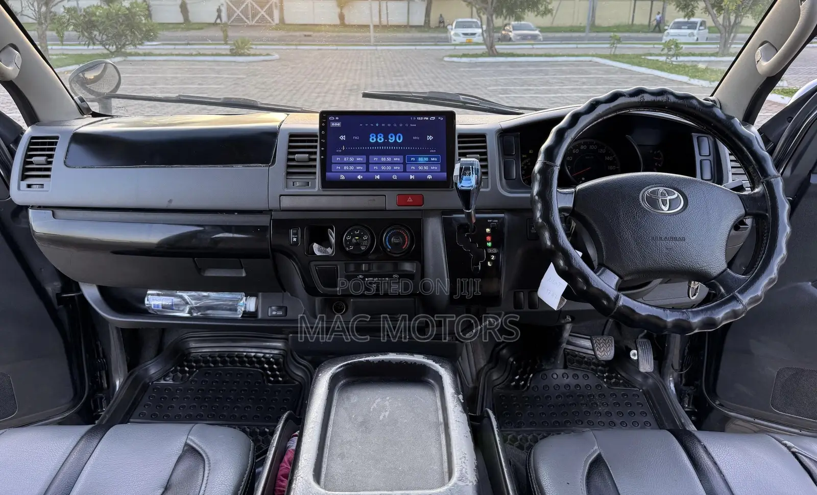 Toyota HiAce 2005 Black