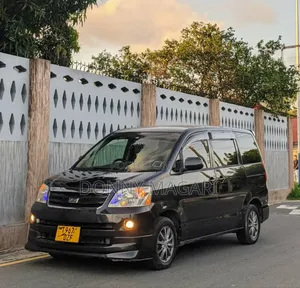 Toyota Noah 2.0 AWD (8 Seater) 2005 Black