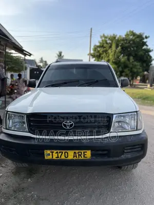 Toyota Land Cruiser 2002 White