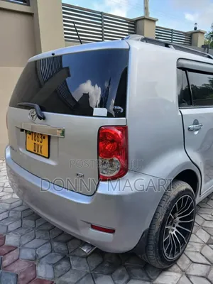 Toyota Corolla Rumion Hatchback 1.5 FWD 2010 Silver
