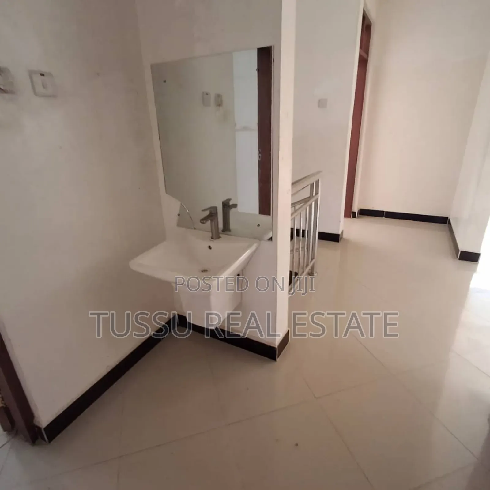 6bdrm House in Bahari Beach, Kinondoni for sale