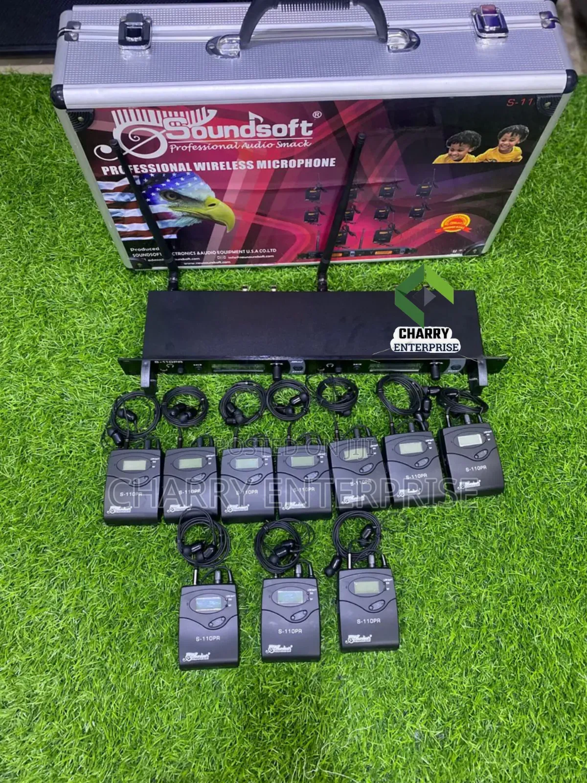 Soundsoft Professional Wireless in-Ear Microphone System Set of 10