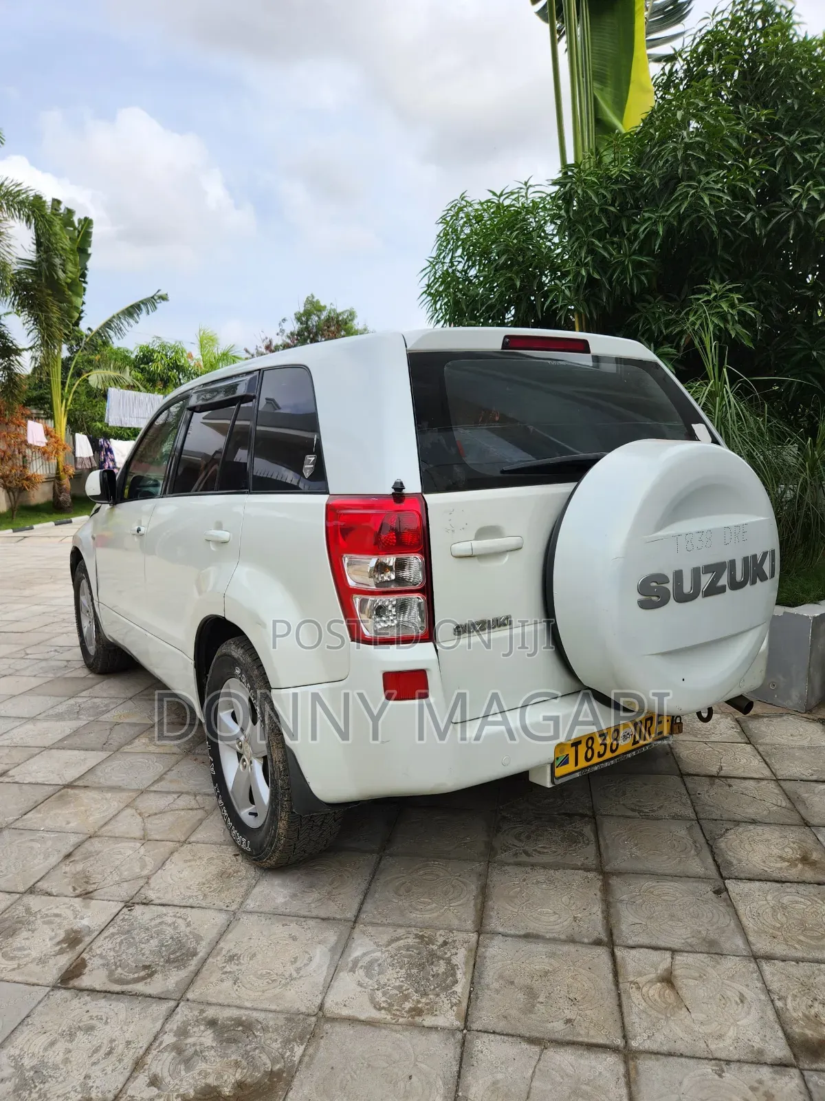 Suzuki Escudo 2009 White