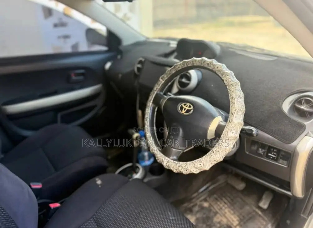 Toyota IST 2004 Silver