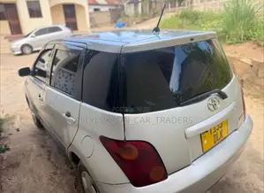 Toyota IST 2004 Silver