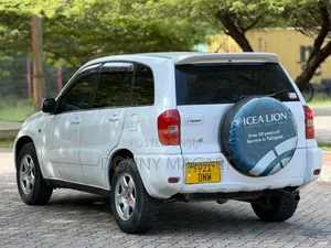 Toyota RAV4 Automatic 2003 White
