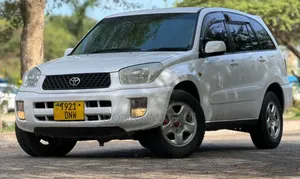 Toyota RAV4 Automatic 2003 White