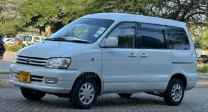 Toyota Noah 2001 Silver