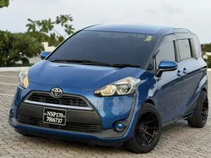 Toyota Sienta 1.5 FWD 2015 Blue