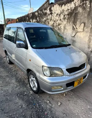 Toyota Noah 2001 Silver