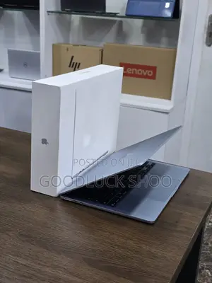New Laptop Apple MacBook Air 2025 M4 13-Inch 16GB Apple M4 SSD 512GB