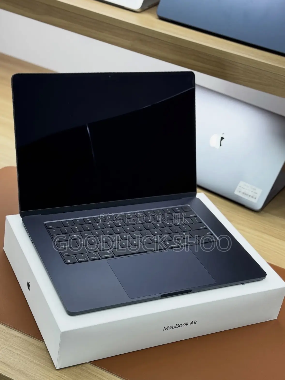 New Laptop Apple MacBook Air 2023 M2 8GB Apple M2 SSD 512GB