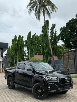 Toyota Hilux 2021 Black