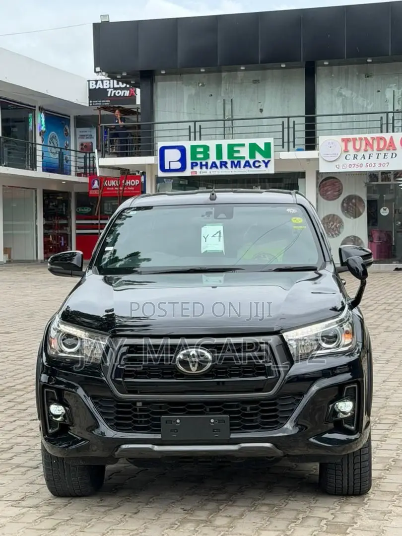 Toyota Hilux 2021 Black