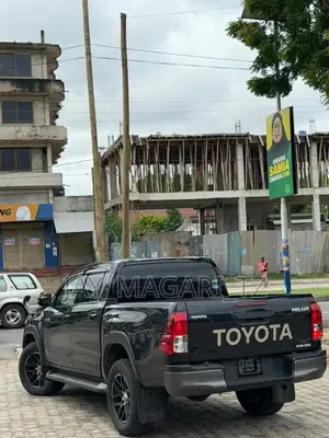 Toyota Hilux 2021 Black